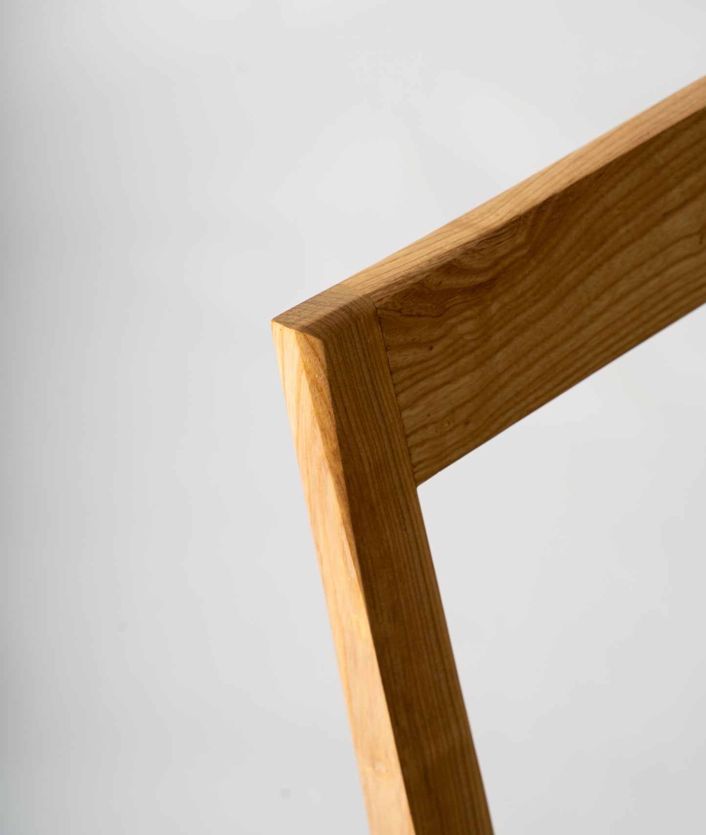 Bunyaad Chair¹