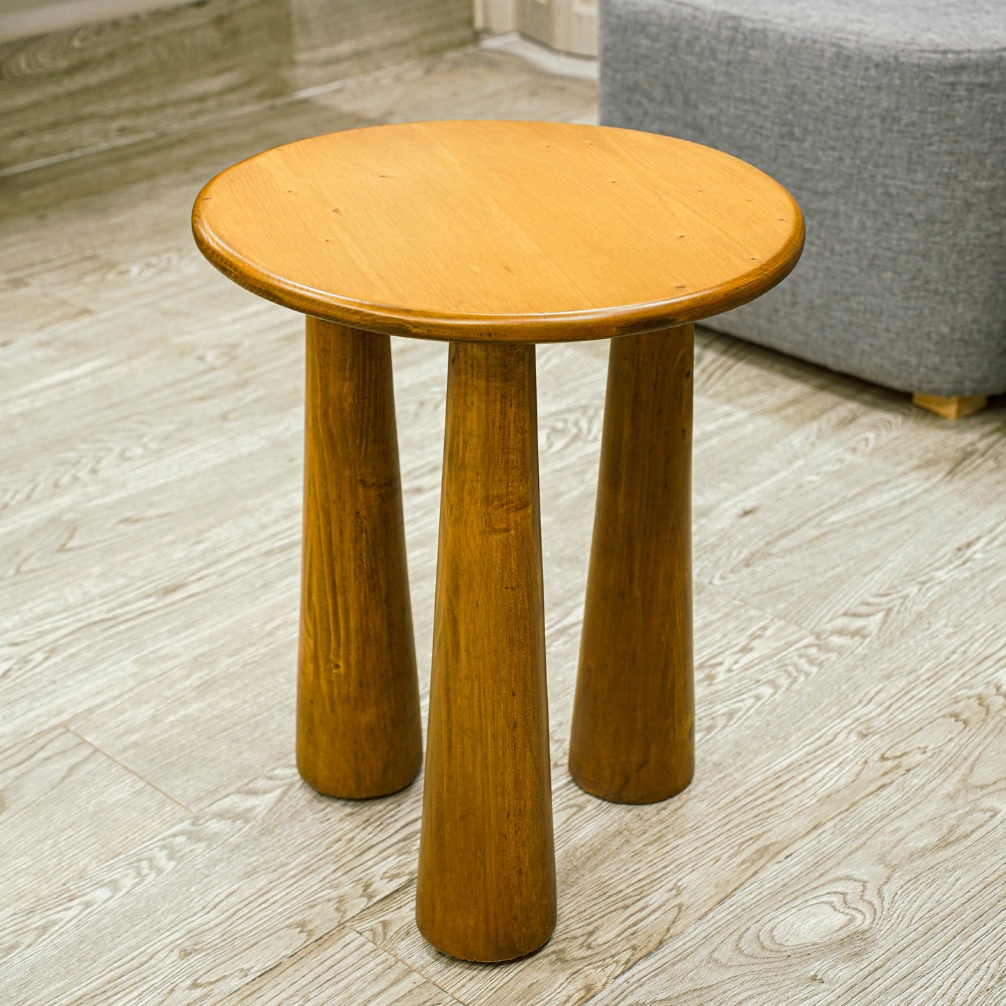 TriCone Corner Table